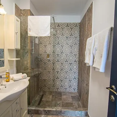 Отель Alessio 4*